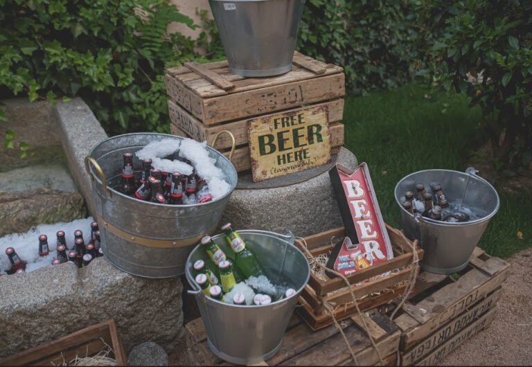 Corner de cerveza, con distintos tipos en cubos y con hielo